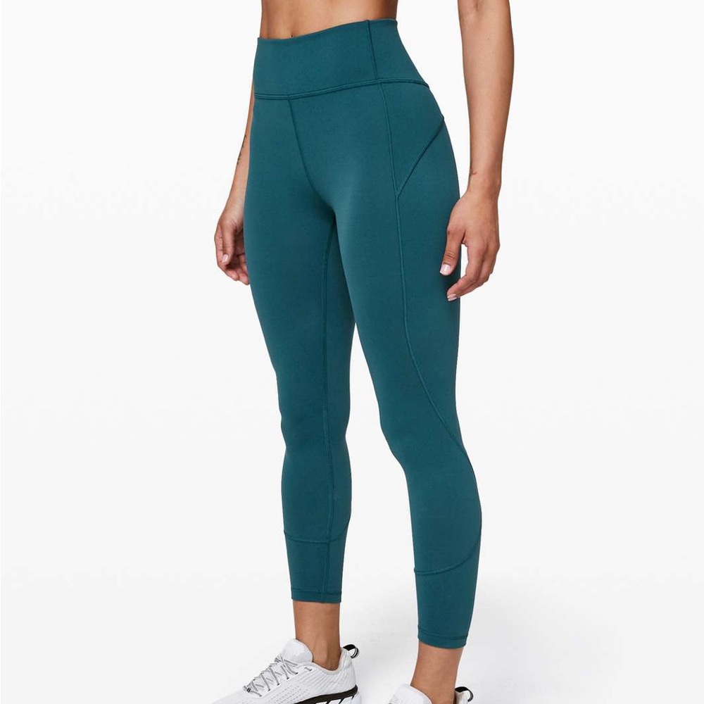 Lululemon In Movement Tight 25" *Everlux
Bermuda Teal